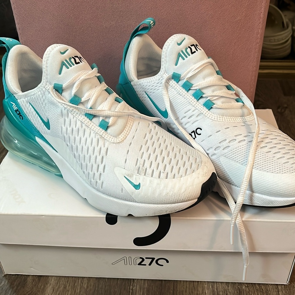 Teal/dusty cactus Nike air maxes size 8.5!